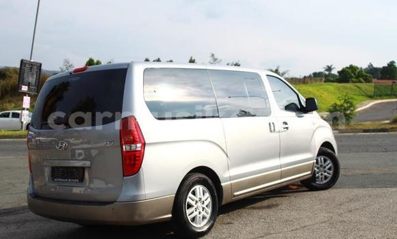 Acheter Occasion Voiture Hyundai H1 Gris à Beitbridge, Matabeleland South Acheter Occasion Voiture Hyundai H1 Gris à Beitbridge, Matabeleland South