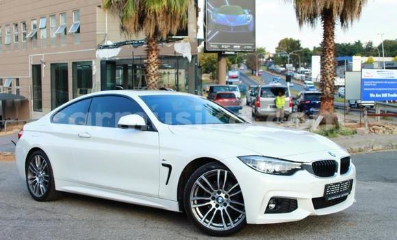 Acheter Occasion Voiture BMW M6 Blanc à Beitbridge, Matabeleland South Acheter Occasion Voiture BMW M6 Blanc à Beitbridge, Matabeleland South