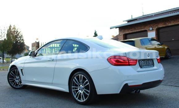 Acheter Occasion Voiture BMW M6 Blanc à Beitbridge, Matabeleland South Acheter Occasion Voiture BMW M6 Blanc à Beitbridge, Matabeleland South