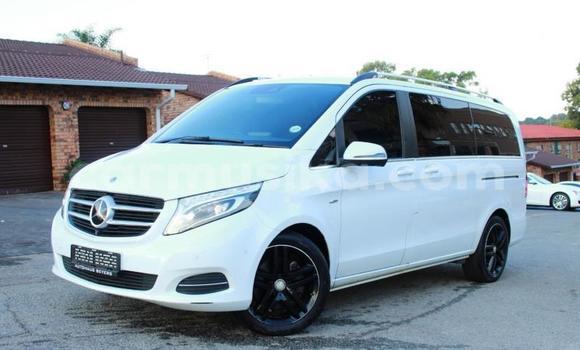 Acheter Occasion Voiture Mercedes-Benz A200 Blanc à Beitbridge, Matabeleland South Acheter Occasion Voiture Mercedes-Benz A200 Blanc à Beitbridge, Matabeleland South