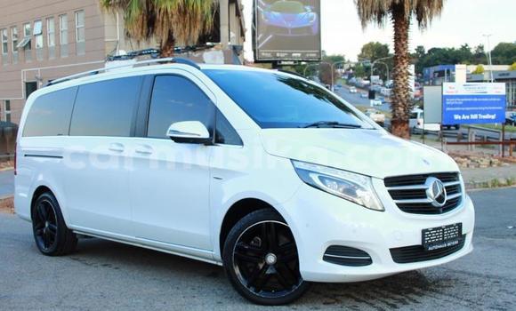 Acheter Occasion Voiture Mercedes-Benz A200 Blanc à Beitbridge, Matabeleland South Acheter Occasion Voiture Mercedes-Benz A200 Blanc à Beitbridge, Matabeleland South