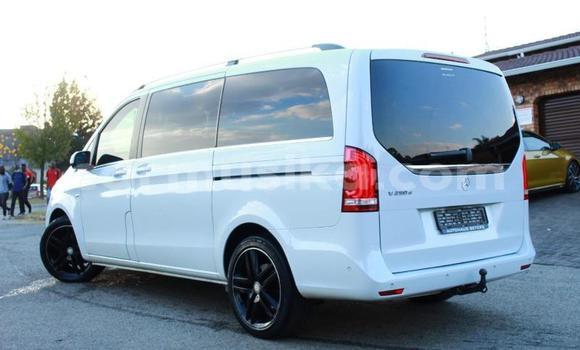 Acheter Occasion Voiture Mercedes-Benz A200 Blanc à Beitbridge, Matabeleland South Acheter Occasion Voiture Mercedes-Benz A200 Blanc à Beitbridge, Matabeleland South