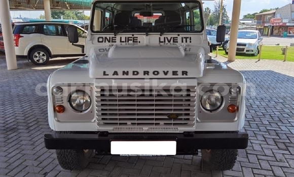 Nunua Ilio tumika Land Rover Defender Nyeupe Gari ndani ya Beitbridge nchini Matabeleland Kusini