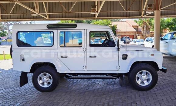 Nunua Ilio tumika Land Rover Defender Nyeupe Gari ndani ya Beitbridge nchini Matabeleland Kusini Nunua Ilio tumika Land Rover Defender Nyeupe Gari ndani ya Beitbridge nchini Matabeleland Kusini