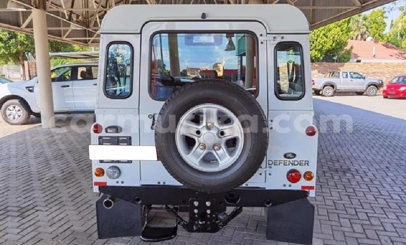 Nunua Ilio tumika Land Rover Defender Nyeupe Gari ndani ya Beitbridge nchini Matabeleland Kusini Nunua Ilio tumika Land Rover Defender Nyeupe Gari ndani ya Beitbridge nchini Matabeleland Kusini