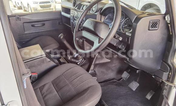 Nunua Ilio tumika Land Rover Defender Nyeupe Gari ndani ya Beitbridge nchini Matabeleland Kusini Nunua Ilio tumika Land Rover Defender Nyeupe Gari ndani ya Beitbridge nchini Matabeleland Kusini