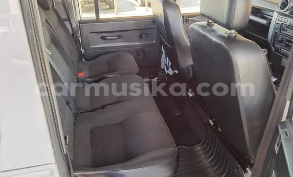 Nunua Ilio tumika Land Rover Defender Nyeupe Gari ndani ya Beitbridge nchini Matabeleland Kusini Nunua Ilio tumika Land Rover Defender Nyeupe Gari ndani ya Beitbridge nchini Matabeleland Kusini