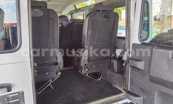 Nunua Ilio tumika Land Rover Defender Nyeupe Gari ndani ya Beitbridge nchini Matabeleland Kusini Nunua Ilio tumika Land Rover Defender Nyeupe Gari ndani ya Beitbridge nchini Matabeleland Kusini