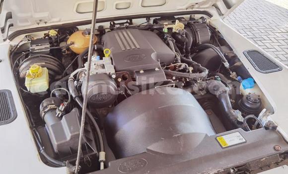 Nunua Ilio tumika Land Rover Defender Nyeupe Gari ndani ya Beitbridge nchini Matabeleland Kusini Nunua Ilio tumika Land Rover Defender Nyeupe Gari ndani ya Beitbridge nchini Matabeleland Kusini