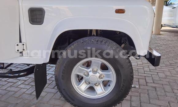 Nunua Ilio tumika Land Rover Defender Nyeupe Gari ndani ya Beitbridge nchini Matabeleland Kusini Nunua Ilio tumika Land Rover Defender Nyeupe Gari ndani ya Beitbridge nchini Matabeleland Kusini