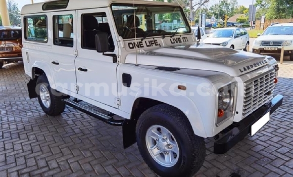 Nunua Ilio tumika Land Rover Defender Nyeupe Gari ndani ya Beitbridge nchini Matabeleland Kusini Nunua Ilio tumika Land Rover Defender Nyeupe Gari ndani ya Beitbridge nchini Matabeleland Kusini