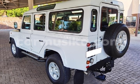 Nunua Ilio tumika Land Rover Defender Nyeupe Gari ndani ya Beitbridge nchini Matabeleland Kusini Nunua Ilio tumika Land Rover Defender Nyeupe Gari ndani ya Beitbridge nchini Matabeleland Kusini