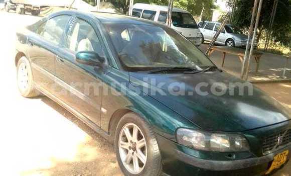 Nunua Ilio tumika Volvo S60 Kijani Gari ndani ya Chinhoyi nchini Mashonaland West