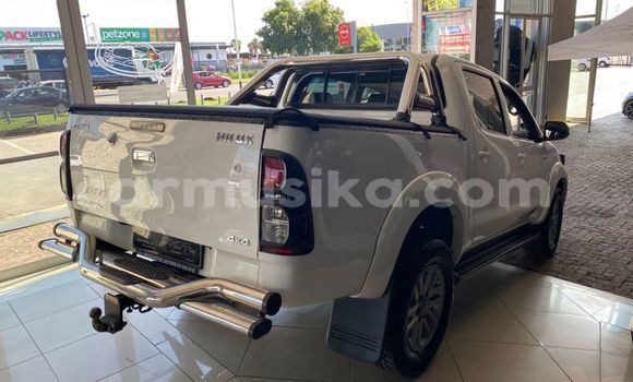 Tenga Tsaru Toyota Hilux Chena Mota in Beitbridge in Matabeleland South Tenga Tsaru Toyota Hilux Chena Mota in Beitbridge in Matabeleland South