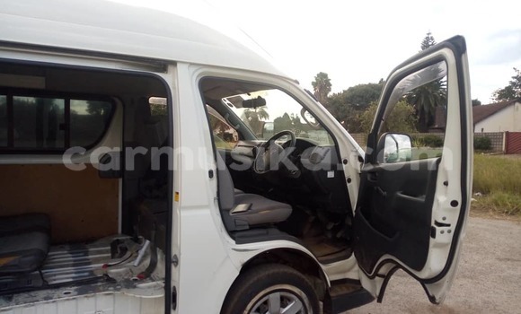 Buy New Toyota Hiace White Car in Harare in Harare Buy New Toyota Hiace White Car in Harare in Harare