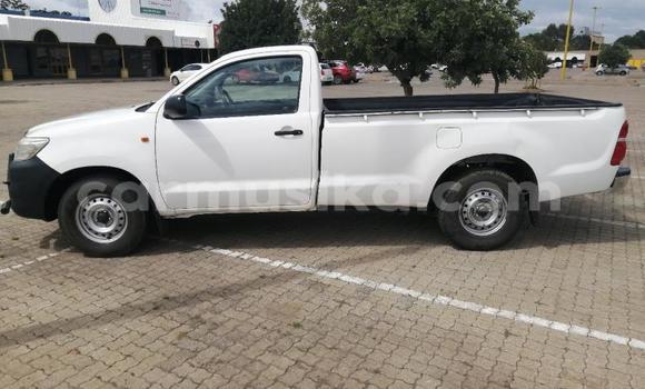 Nunua Ilio tumika Toyota Hilux Nyeupe Gari ndani ya Beitbridge nchini Matabeleland Kusini