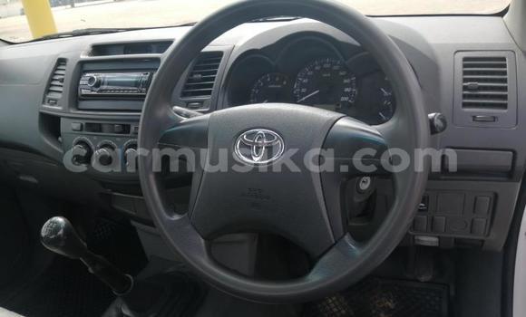 Acheter Occasion Voiture Toyota Hilux Blanc à Beitbridge, Matabeleland South Acheter Occasion Voiture Toyota Hilux Blanc à Beitbridge, Matabeleland South