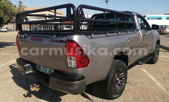 Nunua Ilio tumika Toyota Hilux Fedha Gari ndani ya Beitbridge nchini Matabeleland Kusini Nunua Ilio tumika Toyota Hilux Fedha Gari ndani ya Beitbridge nchini Matabeleland Kusini