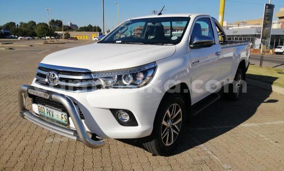 Tenga Tsaru Toyota Hilux Chena Mota in Beitbridge in Matabeleland South Tenga Tsaru Toyota Hilux Chena Mota in Beitbridge in Matabeleland South