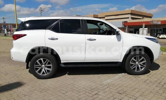 Tenga Tsaru Toyota Fortuner Chena Mota in Beitbridge in Matabeleland South