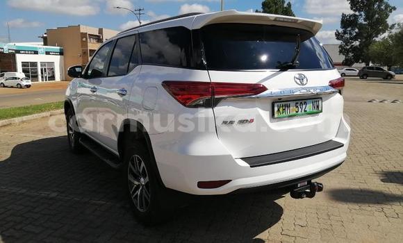 Acheter Occasion Voiture Toyota Fortuner Blanc à Beitbridge, Matabeleland South Acheter Occasion Voiture Toyota Fortuner Blanc à Beitbridge, Matabeleland South