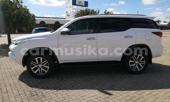 Acheter Occasion Voiture Toyota Fortuner Blanc à Beitbridge, Matabeleland South Acheter Occasion Voiture Toyota Fortuner Blanc à Beitbridge, Matabeleland South