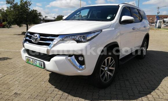 Acheter Occasion Voiture Toyota Fortuner Blanc à Beitbridge, Matabeleland South Acheter Occasion Voiture Toyota Fortuner Blanc à Beitbridge, Matabeleland South