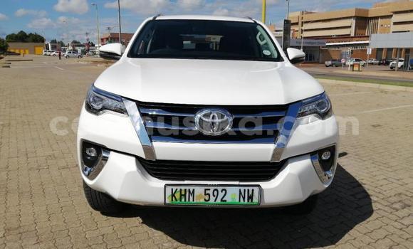 Acheter Occasion Voiture Toyota Fortuner Blanc à Beitbridge, Matabeleland South Acheter Occasion Voiture Toyota Fortuner Blanc à Beitbridge, Matabeleland South