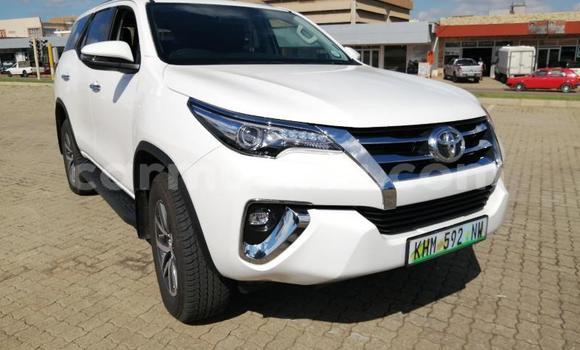 Acheter Occasion Voiture Toyota Fortuner Blanc à Beitbridge, Matabeleland South Acheter Occasion Voiture Toyota Fortuner Blanc à Beitbridge, Matabeleland South