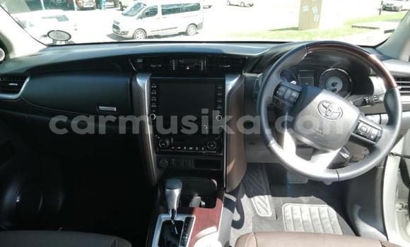 Acheter Occasion Voiture Toyota Fortuner Blanc à Beitbridge, Matabeleland South Acheter Occasion Voiture Toyota Fortuner Blanc à Beitbridge, Matabeleland South