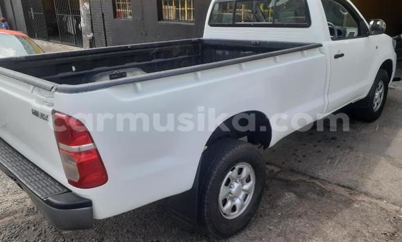 Buy Used Toyota Hilux White Car in Beitbridge in Matabeleland South Buy Used Toyota Hilux White Car in Beitbridge in Matabeleland South