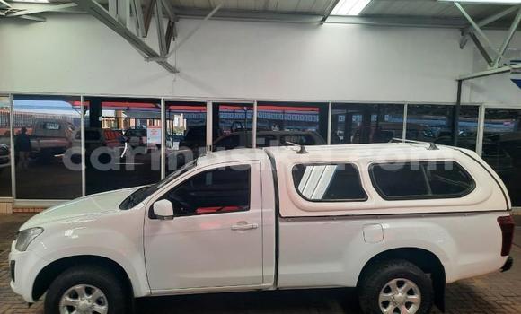 Nunua Ilio tumika Isuzu KB Nyeupe Gari ndani ya Beitbridge nchini Matabeleland Kusini Nunua Ilio tumika Isuzu KB Nyeupe Gari ndani ya Beitbridge nchini Matabeleland Kusini