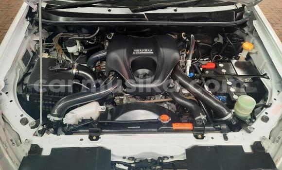 Nunua Ilio tumika Isuzu KB Nyeupe Gari ndani ya Beitbridge nchini Matabeleland Kusini Nunua Ilio tumika Isuzu KB Nyeupe Gari ndani ya Beitbridge nchini Matabeleland Kusini