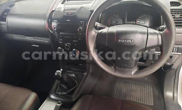 Nunua Ilio tumika Isuzu KB Nyeupe Gari ndani ya Beitbridge nchini Matabeleland Kusini Nunua Ilio tumika Isuzu KB Nyeupe Gari ndani ya Beitbridge nchini Matabeleland Kusini