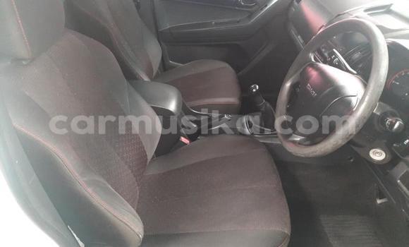 Nunua Ilio tumika Isuzu KB Nyeupe Gari ndani ya Beitbridge nchini Matabeleland Kusini Nunua Ilio tumika Isuzu KB Nyeupe Gari ndani ya Beitbridge nchini Matabeleland Kusini