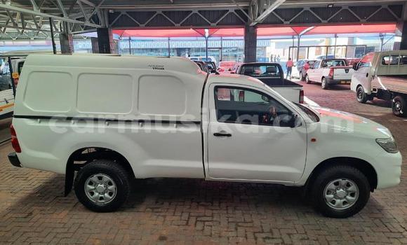 Buy Used Toyota Hilux White Car in Beitbridge in Matabeleland South