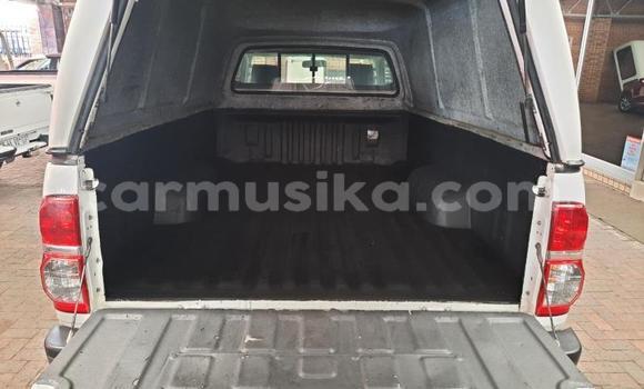 Tenga Tsaru Toyota Hilux Chena Mota in Beitbridge in Matabeleland South Tenga Tsaru Toyota Hilux Chena Mota in Beitbridge in Matabeleland South