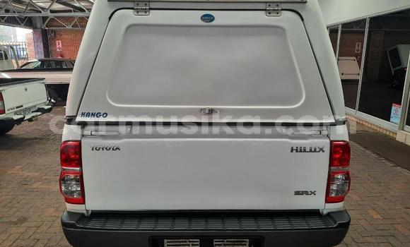 Tenga Tsaru Toyota Hilux Chena Mota in Beitbridge in Matabeleland South Tenga Tsaru Toyota Hilux Chena Mota in Beitbridge in Matabeleland South