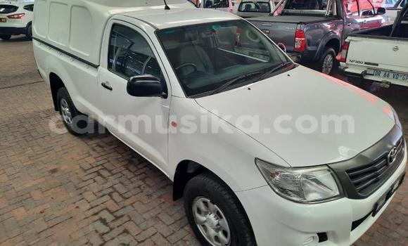 Tenga Tsaru Toyota Hilux Chena Mota in Beitbridge in Matabeleland South Tenga Tsaru Toyota Hilux Chena Mota in Beitbridge in Matabeleland South