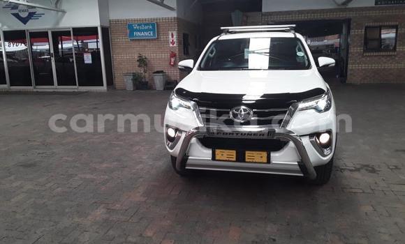Acheter Occasion Voiture Toyota Fortuner Blanc à Beitbridge, Matabeleland South Acheter Occasion Voiture Toyota Fortuner Blanc à Beitbridge, Matabeleland South
