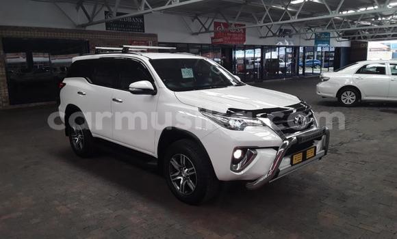 Acheter Occasion Voiture Toyota Fortuner Blanc à Beitbridge, Matabeleland South Acheter Occasion Voiture Toyota Fortuner Blanc à Beitbridge, Matabeleland South