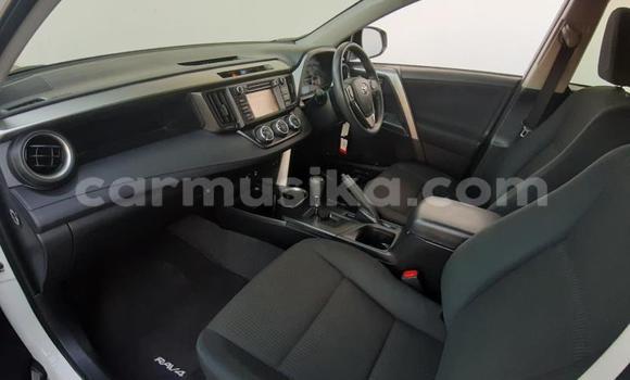 Acheter Occasion Voiture Toyota RAV4 Blanc à Beitbridge, Matabeleland South Acheter Occasion Voiture Toyota RAV4 Blanc à Beitbridge, Matabeleland South