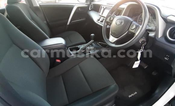 Acheter Occasion Voiture Toyota RAV4 Blanc à Beitbridge, Matabeleland South Acheter Occasion Voiture Toyota RAV4 Blanc à Beitbridge, Matabeleland South