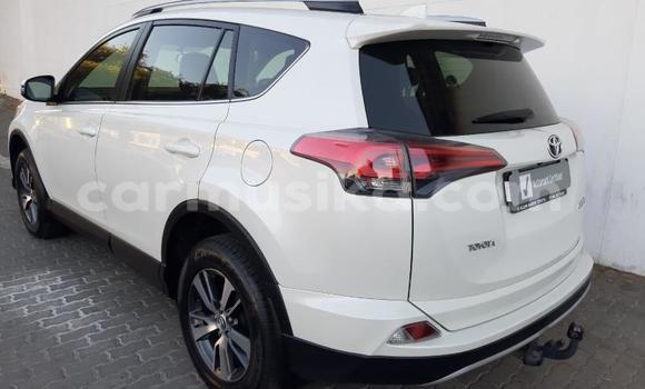 Acheter Occasion Voiture Toyota RAV4 Blanc à Beitbridge, Matabeleland South Acheter Occasion Voiture Toyota RAV4 Blanc à Beitbridge, Matabeleland South