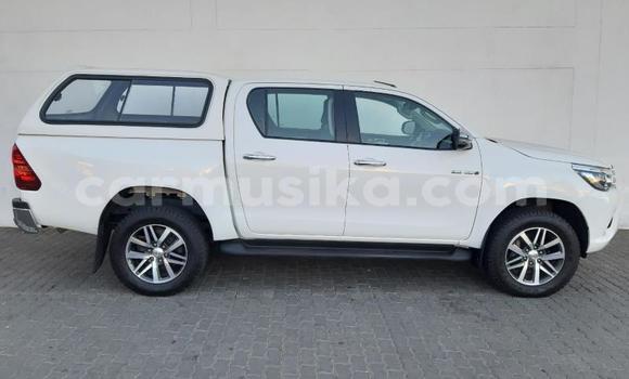 Nunua Ilio tumika Toyota Hilux Nyeupe Gari ndani ya Beitbridge nchini Matabeleland Kusini