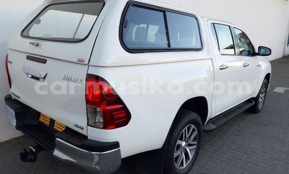 Acheter Occasion Voiture Toyota Hilux Blanc à Beitbridge, Matabeleland South Acheter Occasion Voiture Toyota Hilux Blanc à Beitbridge, Matabeleland South