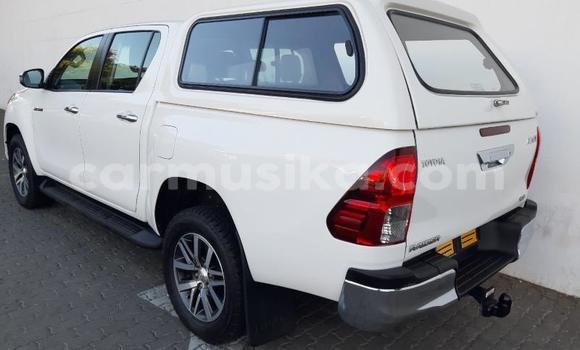 Acheter Occasion Voiture Toyota Hilux Blanc à Beitbridge, Matabeleland South Acheter Occasion Voiture Toyota Hilux Blanc à Beitbridge, Matabeleland South