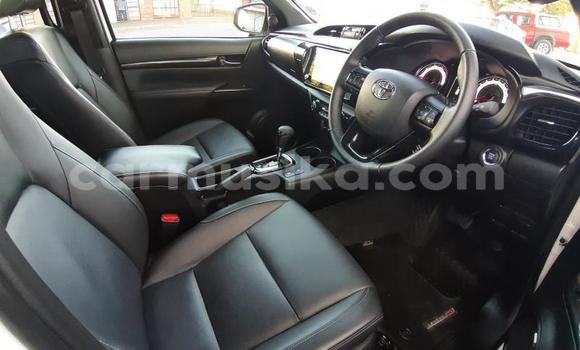 Acheter Occasion Voiture Toyota Hilux Blanc à Beitbridge, Matabeleland South Acheter Occasion Voiture Toyota Hilux Blanc à Beitbridge, Matabeleland South