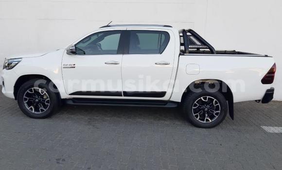 Acheter Occasion Voiture Toyota Hilux Blanc à Beitbridge, Matabeleland South Acheter Occasion Voiture Toyota Hilux Blanc à Beitbridge, Matabeleland South