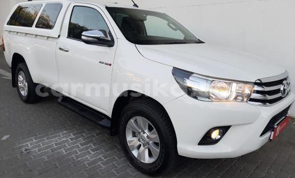 Buy Used Toyota Hilux White Car in Beitbridge in Matabeleland South
